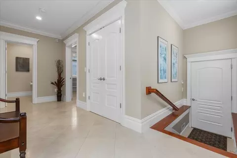 Entry Way - 7 Berkeley Dr, Walpole, MA 02081 photo 2 of 2
