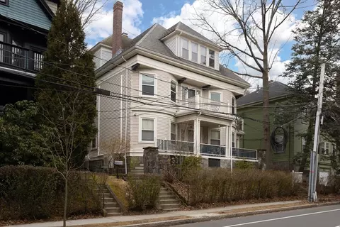 106 Winchester St #2, Brookline, MA 02446