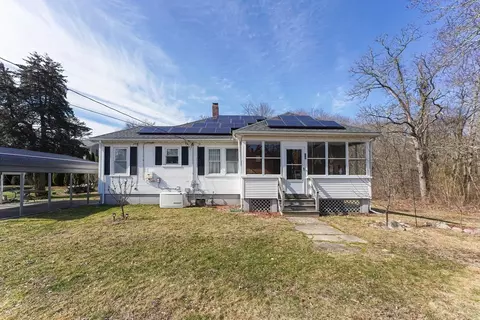 16 Carmen St, Attleboro, MA 02703