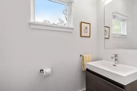 Bath - 8 Coyne Rd #1, Newton, MA 02468 photo 1 of 4