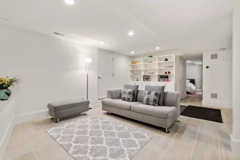 Living - 8 Coyne Rd #1, Newton, MA 02468 photo 4 of 4