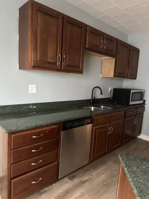 243 Central St, Springfield, MA 01105 photo 2