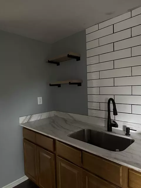 243 Central St, Springfield, MA 01105 photo 3