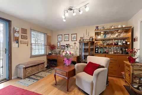 Living - 295 Stackpole St, Lowell, MA 01852 photo 2 of 3