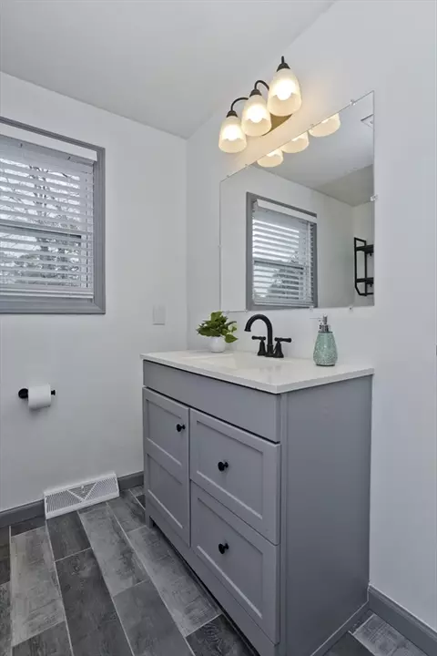 Bath - 76 Paulk Ter, Springfield, MA 01128 photo 1 of 2