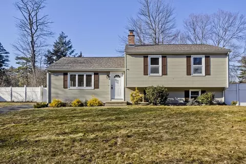 76 Paulk Ter, Springfield, MA 01128