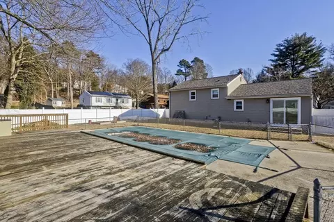 Exterior - 76 Paulk Ter, Springfield, MA 01128 photo 4 of 5