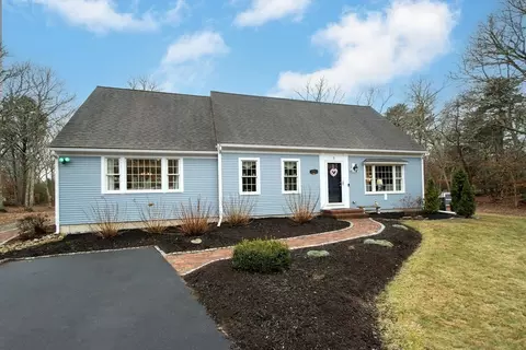 3 Arbutus Ln, Sandwich, MA 02563