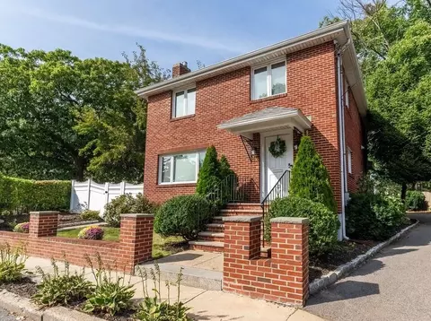 2 Jamaicaway Ct, Boston, MA 02130