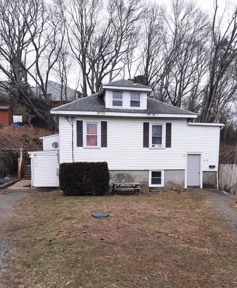 26 Castle St, Plymouth, MA 02360