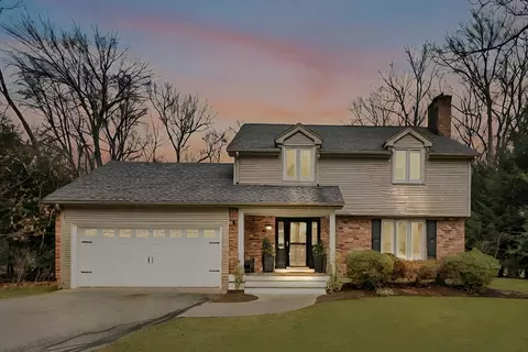 11 Ashton Ln, South Hadley, MA 01075
