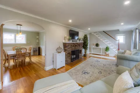 Living - 291 Beverly Rd, Worcester, MA 01605 photo 6 of 7