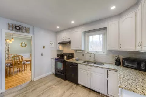 Kitchen - 291 Beverly Rd, Worcester, MA 01605 photo 5 of 6