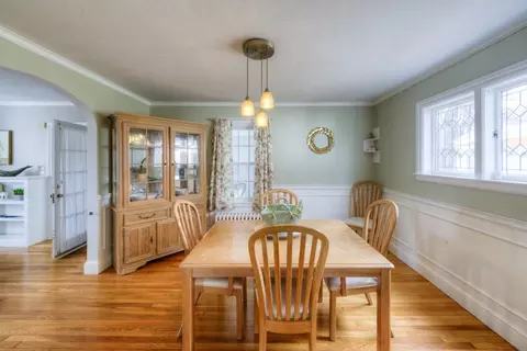 Dining - 291 Beverly Rd, Worcester, MA 01605 photo 2 of 3