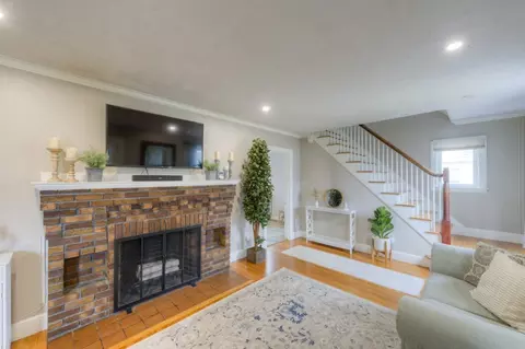 Living - 291 Beverly Rd, Worcester, MA 01605 photo 7 of 7