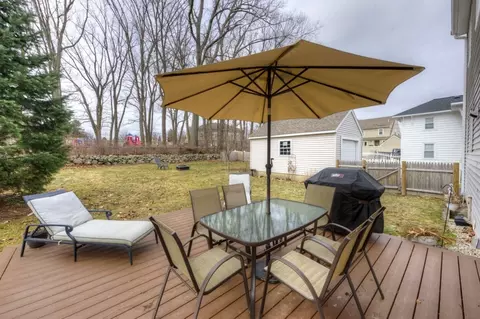 Exterior - 291 Beverly Rd, Worcester, MA 01605 photo 5 of 9