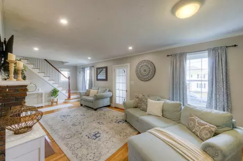 Living - 291 Beverly Rd, Worcester, MA 01605 photo 5 of 7