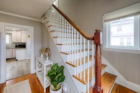 Entry Way - 291 Beverly Rd, Worcester, MA 01605 photo 1 of 3