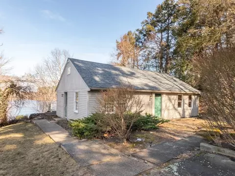 4 Grove Ave, Norfolk, MA 02056