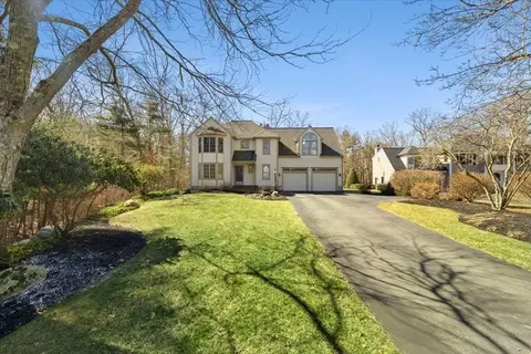 10 Robin Ln, Easton, MA 02356