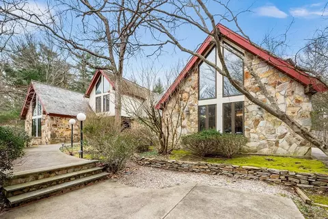 78 Lowell Rd, Pembroke, MA 02359
