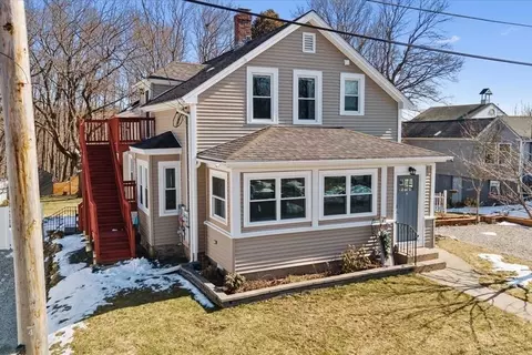 38 Watch St, Rochdale, MA 01542