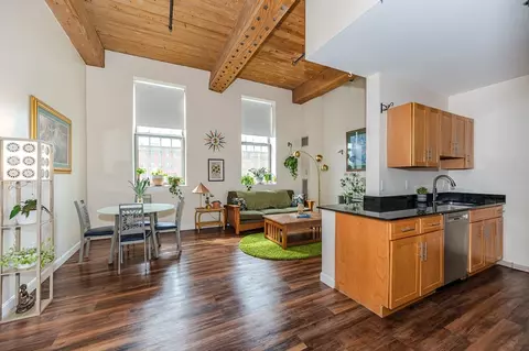 52 Lawrence Dr #M513, Lowell, MA 01854