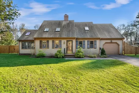 28 Quisset Rd, Barnstable, MA 02632