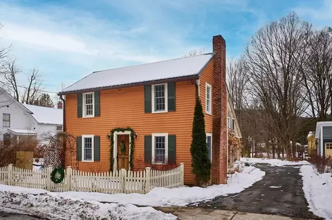 10 Maple St, Shelburne, MA 01370