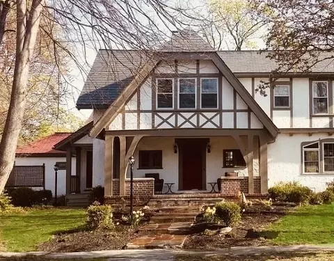 7 Stanford St, Holyoke, MA 01040