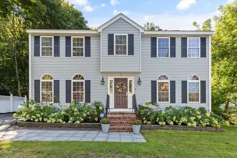 5 Clifford Ter, Woburn, MA 01801