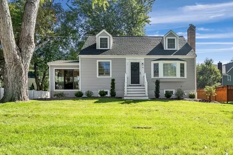 102 Pilgrim Rd, Concord, MA 01742