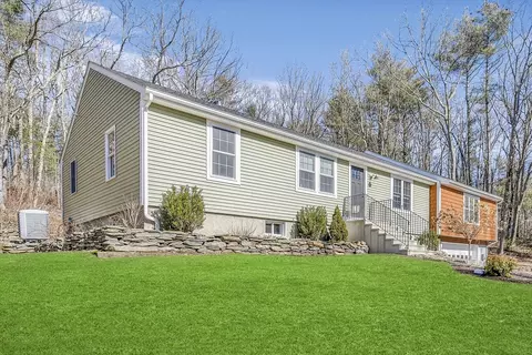 137 Harvard Rd, Stow, MA 01775