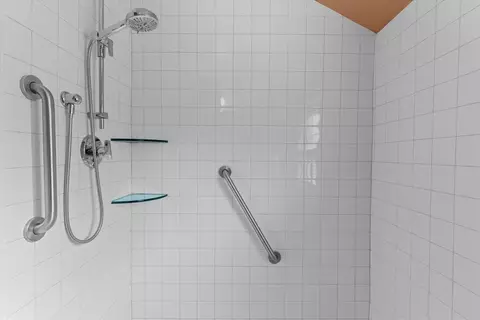 Bath - 9 Pershing Rd, Salem, MA 01970 photo 3 of 3