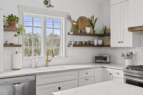 Kitchen - 7 Hersey St, Hingham, MA 02043 photo 3 of 7