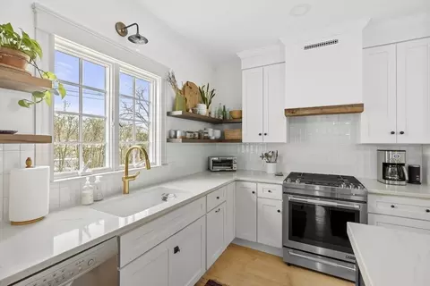 Kitchen - 7 Hersey St, Hingham, MA 02043 photo 4 of 7