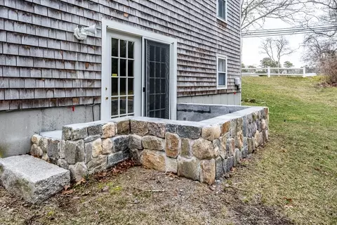 Exterior - 72 Pine St, Hyannis, MA 02601 photo 7 of 8