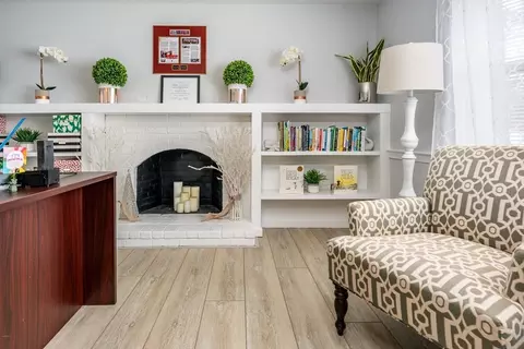 Living - 72 Pine St, Hyannis, MA 02601 photo 2 of 3