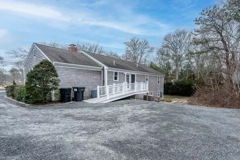 Exterior - 72 Pine St, Hyannis, MA 02601 photo 5 of 8
