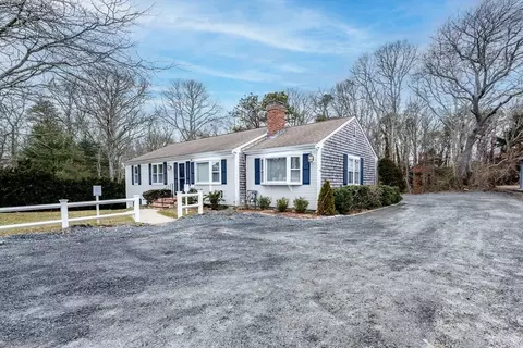 Exterior - 72 Pine St, Hyannis, MA 02601 photo 3 of 8