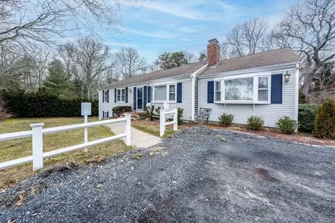 Exterior - 72 Pine St, Hyannis, MA 02601 photo 2 of 8
