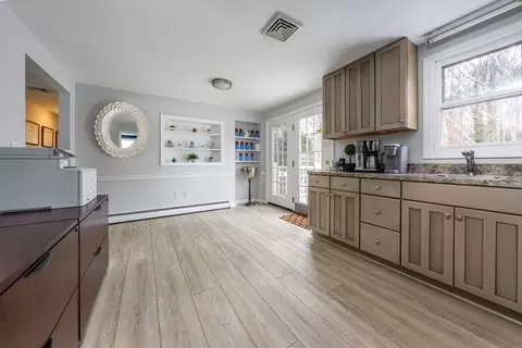 Kitchen - 72 Pine St, Hyannis, MA 02601 photo 4 of 6