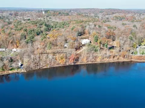 25 River Rd, Merrimac, MA 01860