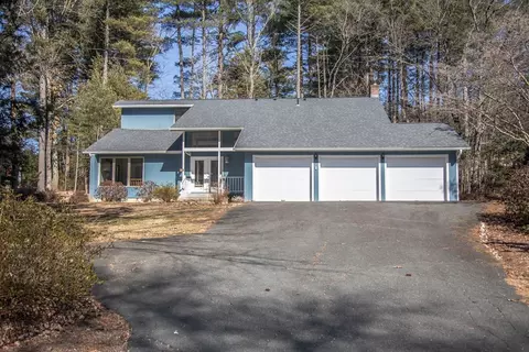 28 Woodlot Rd, Amherst, MA 01002