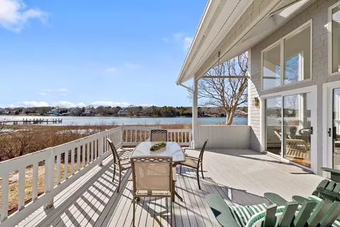 58 Partridge Ln, Falmouth, MA 02536