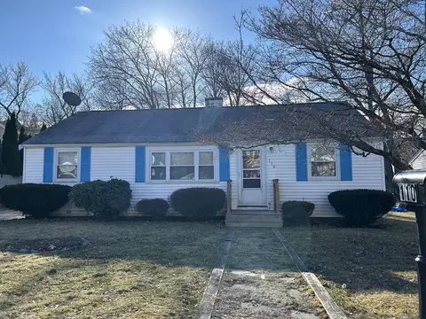 110 Burnham Rd, Lowell, MA 01852