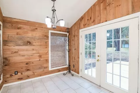 Entry Way - 170 Parkerview St, Springfield, MA 01129 photo 1 of 2