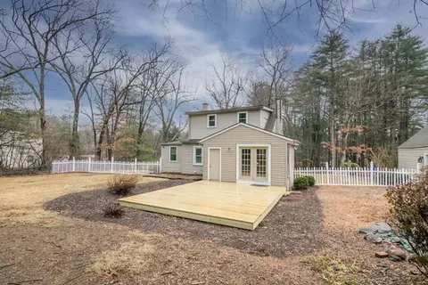 Exterior - 170 Parkerview St, Springfield, MA 01129 photo 8 of 10