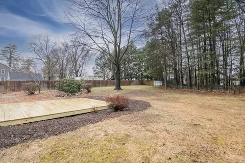 Exterior - 170 Parkerview St, Springfield, MA 01129 photo 5 of 10