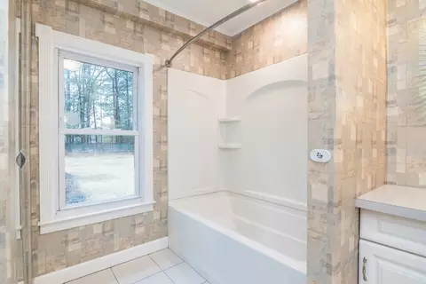 Bath - 170 Parkerview St, Springfield, MA 01129 photo 2 of 3